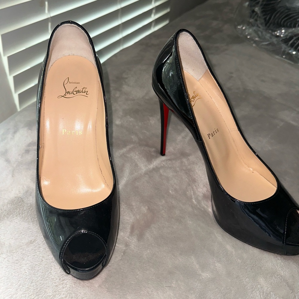 Christian Louboutin

New Very Privé 120MM Patent Leather Pumps